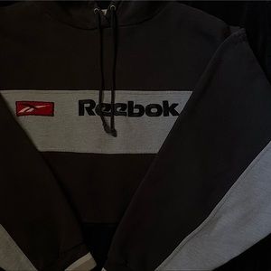 CROPPED VINTAGE REEBOK HOODIE / BOUGHT IN NEW YORK